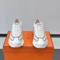 爱马仕Bouncing运动鞋👟镂孔小牛皮和小牛皮运动鞋。 轻盈鞋底装饰撞色图案,打造百搭时尚风格。这双的辨识度和舒适度都 爱马仕Bouncing运动鞋👟镂孔小牛皮和小牛皮运动鞋。 轻盈鞋底装饰撞色图案,打造百搭时尚风格。这双的辨识度和舒适度都