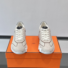 爱马仕Bouncing运动鞋👟镂孔小牛皮和小牛皮运动鞋。 轻盈鞋底装饰撞色图案,打造百搭时尚风格。这双的辨识度和舒适度都 爱马仕Bouncing运动鞋👟镂孔小牛皮和小牛皮运动鞋。 轻盈鞋底装饰撞色图案,打造百搭时尚风格。这双的辨识度和舒适度都