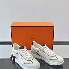 爱马仕Bouncing运动鞋👟镂孔小牛皮和小牛皮运动鞋。 轻盈鞋底装饰撞色图案,打造百搭时尚风格。这双的辨识度和舒适度都 爱马仕Bouncing运动鞋👟镂孔小牛皮和小牛皮运动鞋。 轻盈鞋底装饰撞色图案,打造百搭时尚风格。这双的辨识度和舒适度都