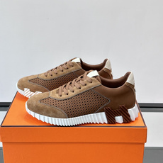 爱马仕Bouncing运动鞋👟镂孔小牛皮和小牛皮运动鞋。 轻盈鞋底装饰撞色图案,打造百搭时尚风格。这双的辨识度和舒适度都 爱马仕Bouncing运动鞋👟镂孔小牛皮和小牛皮运动鞋。 轻盈鞋底装饰撞色图案,打造百搭时尚风格。这双的辨识度和舒适度都