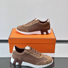 爱马仕Bouncing运动鞋👟镂孔小牛皮和小牛皮运动鞋。 轻盈鞋底装饰撞色图案,打造百搭时尚风格。这双的辨识度和舒适度都 爱马仕Bouncing运动鞋👟镂孔小牛皮和小牛皮运动鞋。 轻盈鞋底装饰撞色图案,打造百搭时尚风格。这双的辨识度和舒适度都