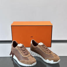 爱马仕Bouncing运动鞋👟镂孔小牛皮和小牛皮运动鞋。 轻盈鞋底装饰撞色图案,打造百搭时尚风格。这双的辨识度和舒适度都 爱马仕Bouncing运动鞋👟镂孔小牛皮和小牛皮运动鞋。 轻盈鞋底装饰撞色图案,打造百搭时尚风格。这双的辨识度和舒适度都