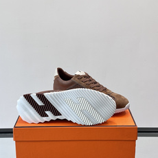 爱马仕Bouncing运动鞋👟镂孔小牛皮和小牛皮运动鞋。 轻盈鞋底装饰撞色图案,打造百搭时尚风格。这双的辨识度和舒适度都 爱马仕Bouncing运动鞋👟镂孔小牛皮和小牛皮运动鞋。 轻盈鞋底装饰撞色图案,打造百搭时尚风格。这双的辨识度和舒适度都