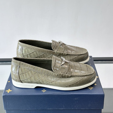 lv男士乐福鞋👞,选用进口牛皮,光泽感满满,搭配经典金属扣件,低调又奢华✨。内里和垫脚都是进口牛皮,穿着超舒适,适合长时 lv男士乐福鞋👞,选用进口牛皮,光泽感满满,搭配经典金属扣件,低调又奢华✨。内里和垫脚都是进口牛皮,穿着超舒适,适合长时