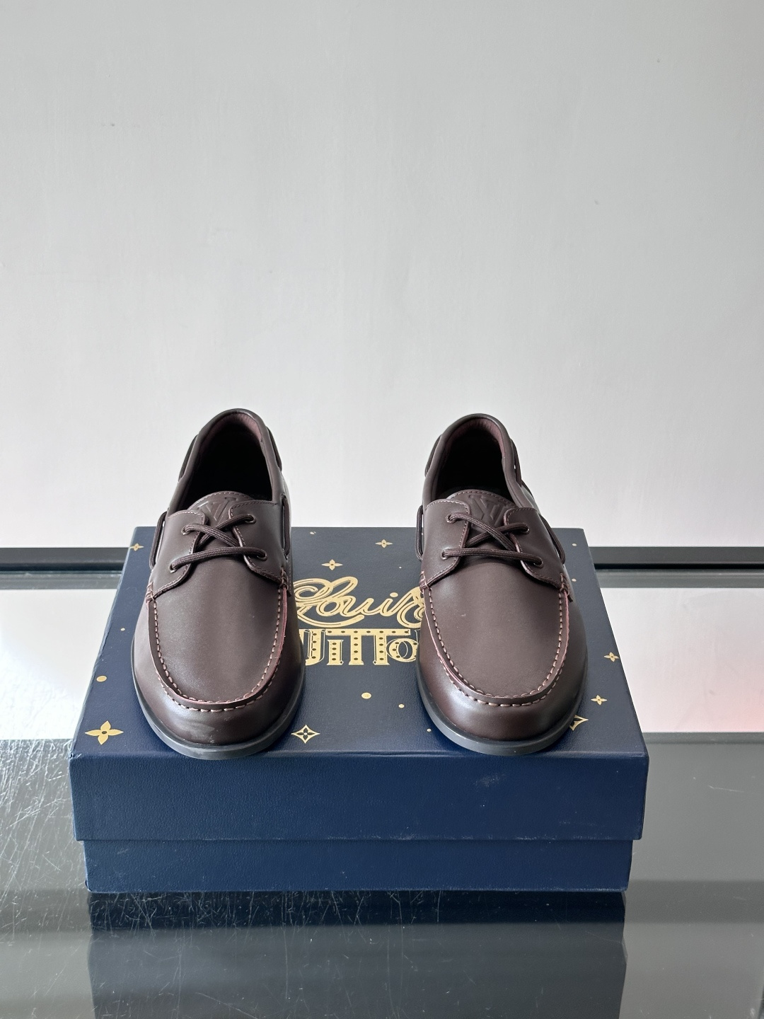 lv男士乐福鞋👞,选用进口牛皮,光泽感满满,搭配细带设计,低调又奢华✨。内里和垫脚都是进口牛皮,穿着超舒适,适合长时间行 lv男士乐福鞋👞,选用进口牛皮,光泽感满满,搭配细带设计,低调又奢华✨。内里和垫脚都是进口牛皮,穿着超舒适,适合长时间行