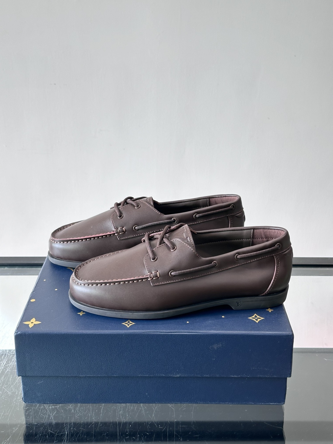 lv男士乐福鞋👞,选用进口牛皮,光泽感满满,搭配细带设计,低调又奢华✨。内里和垫脚都是进口牛皮,穿着超舒适,适合长时间行 lv男士乐福鞋👞,选用进口牛皮,光泽感满满,搭配细带设计,低调又奢华✨。内里和垫脚都是进口牛皮,穿着超舒适,适合长时间行