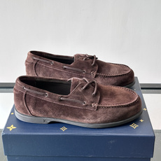 lv男士乐福鞋👞,选用进口麂皮,光泽感满满,搭配系带设计,低调又奢华✨。内里和垫脚都是进口牛皮,穿着超舒适,适合长时间行 lv男士乐福鞋👞,选用进口麂皮,光泽感满满,搭配系带设计,低调又奢华✨。内里和垫脚都是进口牛皮,穿着超舒适,适合长时间行