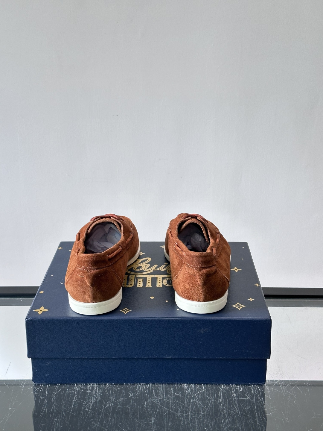 lv男士乐福鞋👞,选用进口麂皮,光泽感满满,搭配系带设计,低调又奢华✨。内里和垫脚都是进口牛皮,穿着超舒适,适合长时间行 lv男士乐福鞋👞,选用进口麂皮,光泽感满满,搭配系带设计,低调又奢华✨。内里和垫脚都是进口牛皮,穿着超舒适,适合长时间行