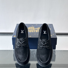 lv男士乐福鞋👞,选用进口麂皮,光泽感满满,搭配系带设计,低调又奢华✨。内里和垫脚都是进口牛皮,穿着超舒适,适合长时间行 lv男士乐福鞋👞,选用进口麂皮,光泽感满满,搭配系带设计,低调又奢华✨。内里和垫脚都是进口牛皮,穿着超舒适,适合长时间行