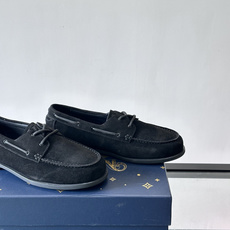 lv男士乐福鞋👞,选用进口麂皮,光泽感满满,搭配系带设计,低调又奢华✨。内里和垫脚都是进口牛皮,穿着超舒适,适合长时间行 lv男士乐福鞋👞,选用进口麂皮,光泽感满满,搭配系带设计,低调又奢华✨。内里和垫脚都是进口牛皮,穿着超舒适,适合长时间行
