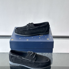 lv男士乐福鞋👞,选用进口麂皮,光泽感满满,搭配系带设计,低调又奢华✨。内里和垫脚都是进口牛皮,穿着超舒适,适合长时间行 lv男士乐福鞋👞,选用进口麂皮,光泽感满满,搭配系带设计,低调又奢华✨。内里和垫脚都是进口牛皮,穿着超舒适,适合长时间行
