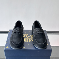 lv男士乐福鞋👞,选用进口麂皮,光泽感满满,搭配系带设计,低调又奢华✨。内里和垫脚都是进口牛皮,穿着超舒适,适合长时间行 lv男士乐福鞋👞,选用进口麂皮,光泽感满满,搭配系带设计,低调又奢华✨。内里和垫脚都是进口牛皮,穿着超舒适,适合长时间行