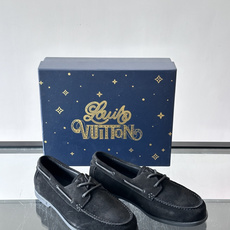 lv男士乐福鞋👞,选用进口麂皮,光泽感满满,搭配系带设计,低调又奢华✨。内里和垫脚都是进口牛皮,穿着超舒适,适合长时间行 lv男士乐福鞋👞,选用进口麂皮,光泽感满满,搭配系带设计,低调又奢华✨。内里和垫脚都是进口牛皮,穿着超舒适,适合长时间行