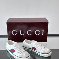 ❤️Arrival Gucci tennis 1977 经典系列帆布鞋…GG帆布成制融品入牌元素 复古格风浓郁 经典与情 ❤️Arrival Gucci tennis 1977 经典系列帆布鞋…GG帆布成制融品入牌元素 复古格风浓郁 经典与情