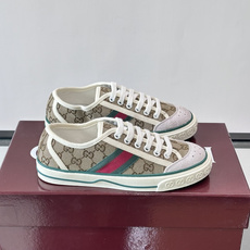 ❤️Arrival Gucci tennis 1977 经典系列帆布鞋…GG帆布成制融品入牌元素 复古格风浓郁 经典与情 ❤️Arrival Gucci tennis 1977 经典系列帆布鞋…GG帆布成制融品入牌元素 复古格风浓郁 经典与情