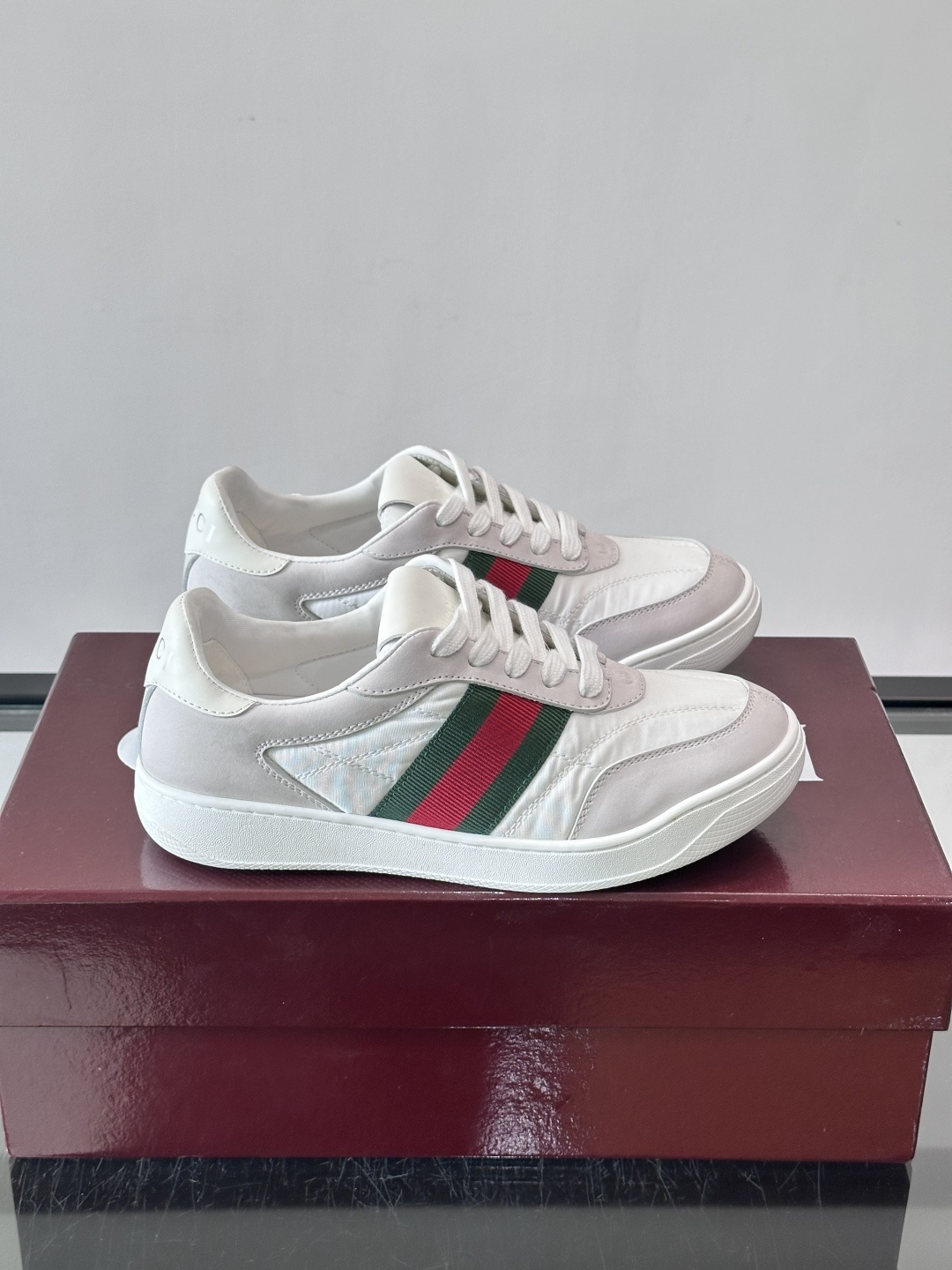 Gucci White Striped Low Top Sneakers