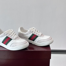 Gucci Screener系列女士运动鞋 Gucci Primavera系列通过融合创新与务实的愿景,确立了廓形、质地 Gucci Screener系列女士运动鞋 Gucci Primavera系列通过融合创新与务实的愿景,确立了廓形、质地