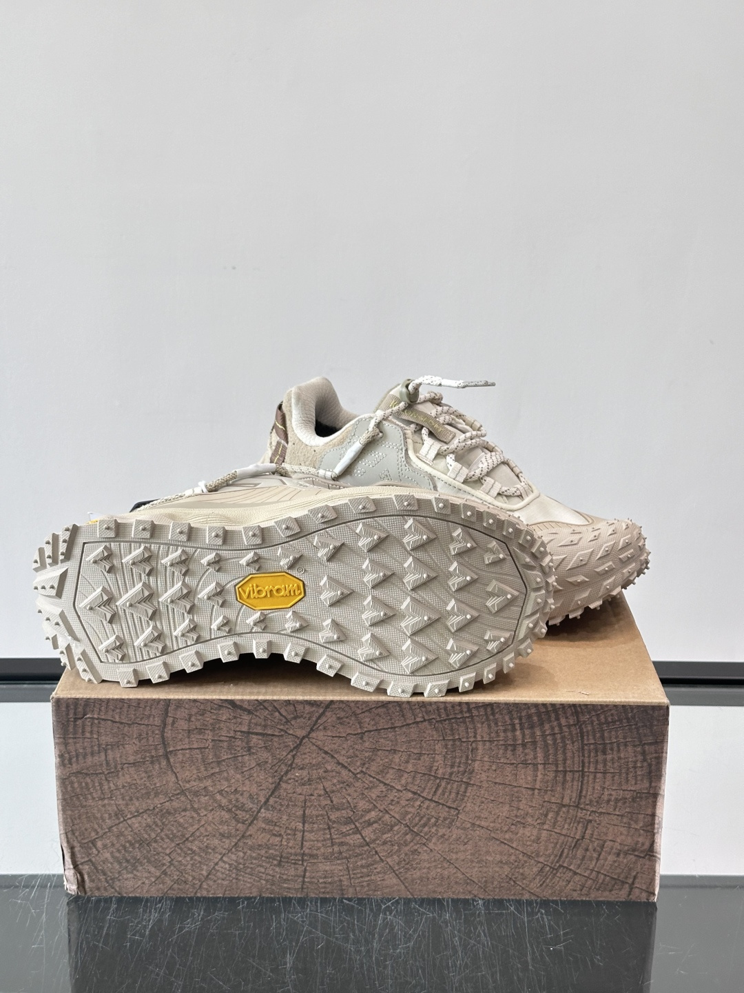 ​​Kolon SPort​​ 可隆户外鞋，科技布➕防滑厚底款，​​GORE-TEX​​ 防水透气膜。 GORE-TEX