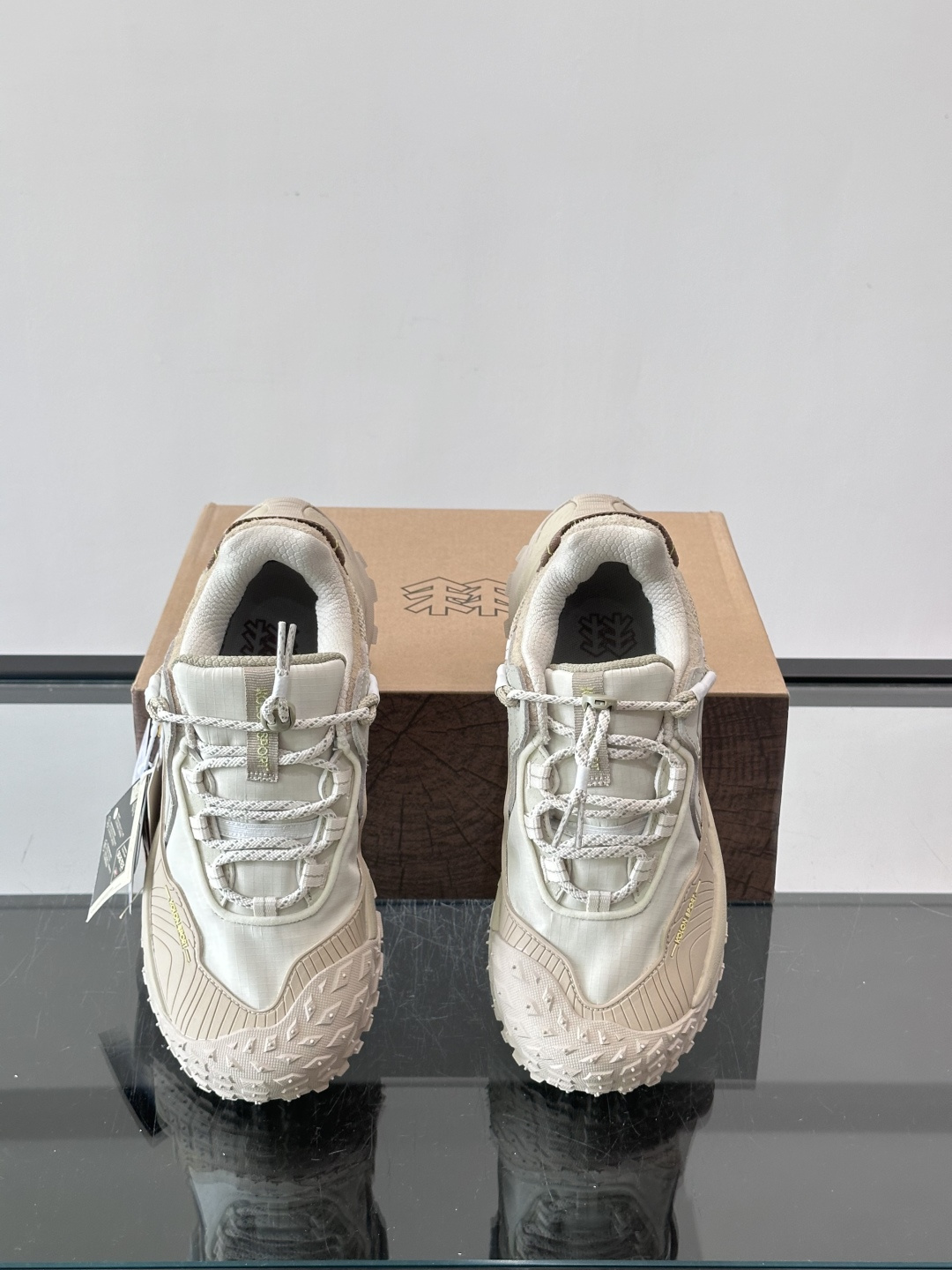 ​​Kolon SPort​​ 可隆户外鞋，科技布➕防滑厚底款，​​GORE-TEX​​ 防水透气膜。 GORE-TEX