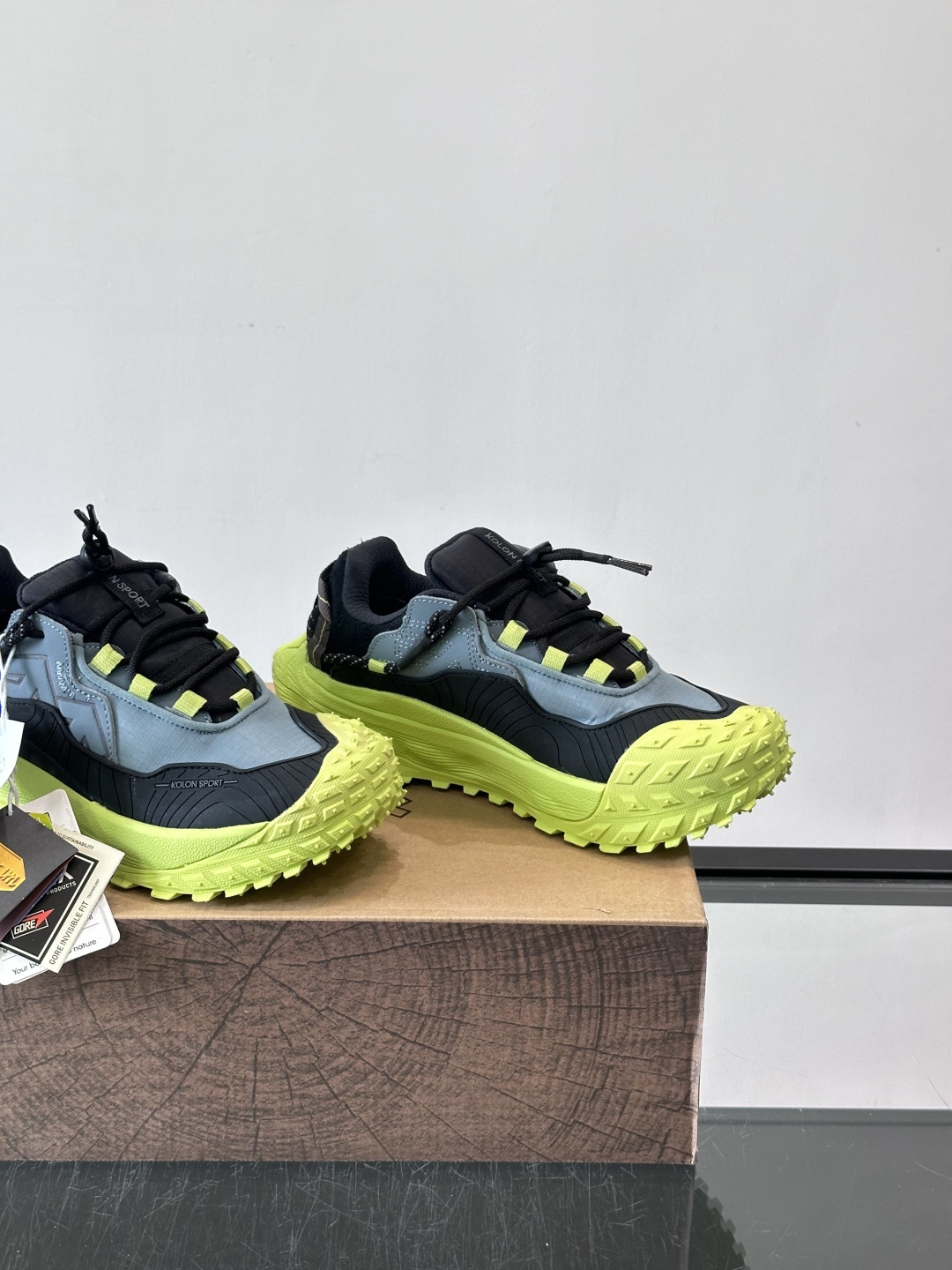 ​​Kolon SPort​​ 可隆户外鞋，科技布➕防滑厚底款，​​GORE-TEX​​ 防水透气膜。 GORE-TEX
