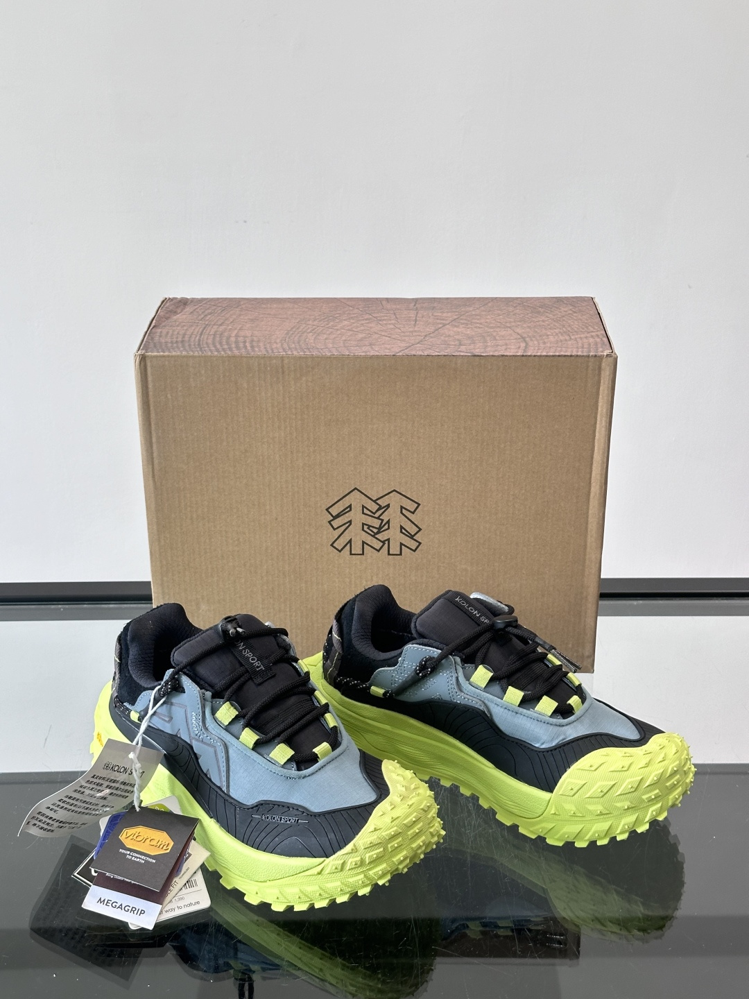 ​​Kolon SPort​​ 可隆户外鞋，科技布➕防滑厚底款，​​GORE-TEX​​ 防水透气膜。 GORE-TEX