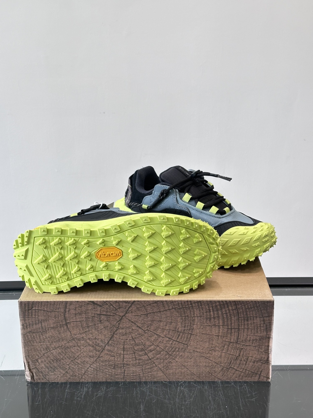 ​​Kolon SPort​​ 可隆户外鞋，科技布➕防滑厚底款，​​GORE-TEX​​ 防水透气膜。 GORE-TEX