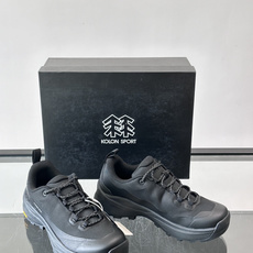 Kolon SPort 可隆户外徒步鞋,网面鞋身搭配黑色厚底,编织鞋带,整体走的是户外机能风。 Kolon SP Kolon SPort 可隆户外徒步鞋,网面鞋身搭配黑色厚底,编织鞋带,整体走的是户外机能风。 Kolon SP