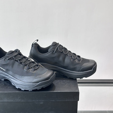 Kolon SPort 可隆户外徒步鞋,网面鞋身搭配黑色厚底,编织鞋带,整体走的是户外机能风。 Kolon SP Kolon SPort 可隆户外徒步鞋,网面鞋身搭配黑色厚底,编织鞋带,整体走的是户外机能风。 Kolon SP
