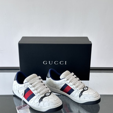 Gu~i🆕低帮运动鞋系列®复古小脏鞋〰️🔜这款运动鞋以70年代经典运动鞋为灵感原型🔸复古学院风款式与融入怀旧运动服风格的 Gu~i🆕低帮运动鞋系列®复古小脏鞋〰️🔜这款运动鞋以70年代经典运动鞋为灵感原型🔸复古学院风款式与融入怀旧运动服风格的