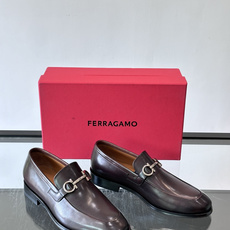 F菲拉格慕男士皮鞋 👞采用真皮材质,质感超高级,英伦风设计简约大方,商务通勤或正式场合都能轻松驾驭👞。一脚蹬设计超方便, F菲拉格慕男士皮鞋 👞采用真皮材质,质感超高级,英伦风设计简约大方,商务通勤或正式场合都能轻松驾驭👞。一脚蹬设计超方便,