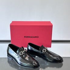 F菲拉格慕男士皮鞋 👞采用真皮材质,质感超高级,英伦风设计简约大方,商务通勤或正式场合都能轻松驾驭👞。一脚蹬设计超方便, F菲拉格慕男士皮鞋 👞采用真皮材质,质感超高级,英伦风设计简约大方,商务通勤或正式场合都能轻松驾驭👞。一脚蹬设计超方便,