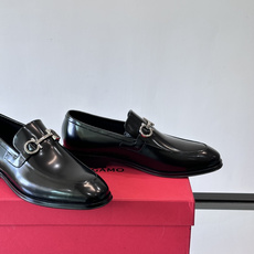 F菲拉格慕男士皮鞋 👞采用真皮材质,质感超高级,英伦风设计简约大方,商务通勤或正式场合都能轻松驾驭👞。一脚蹬设计超方便, F菲拉格慕男士皮鞋 👞采用真皮材质,质感超高级,英伦风设计简约大方,商务通勤或正式场合都能轻松驾驭👞。一脚蹬设计超方便,