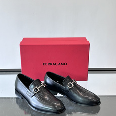 F菲拉格慕男士皮鞋 👞采用真皮材质,质感超高级,英伦风设计简约大方,商务通勤或正式场合都能轻松驾驭👞。一脚蹬设计超方便, F菲拉格慕男士皮鞋 👞采用真皮材质,质感超高级,英伦风设计简约大方,商务通勤或正式场合都能轻松驾驭👞。一脚蹬设计超方便,