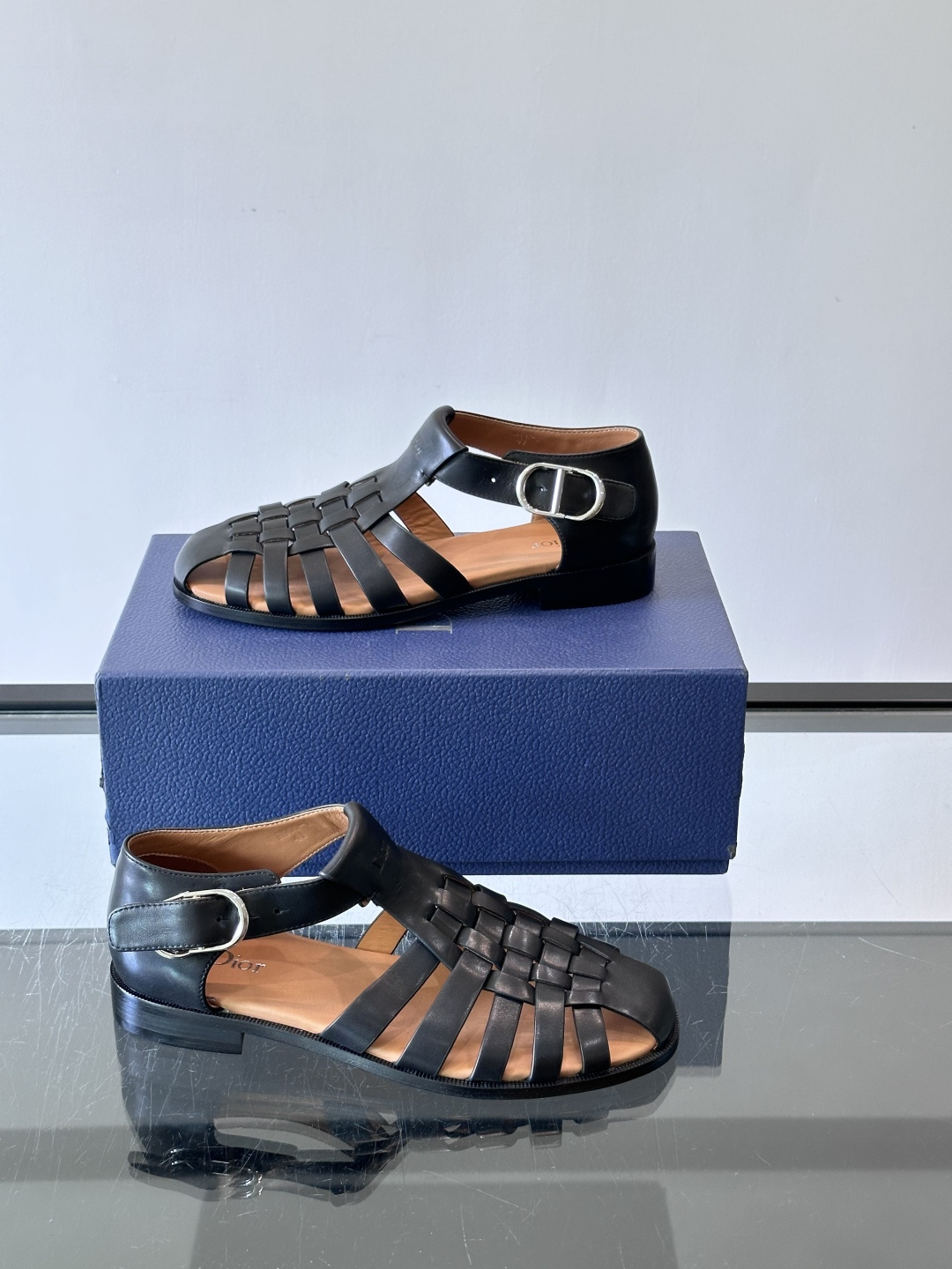 Dior Al Mare 渔夫凉鞋 牛皮革乔纳森·安德森 (Jonathan Anderson) 以 Dior Al M Dior Al Mare 渔夫凉鞋 牛皮革乔纳森·安德森 (Jonathan Anderson) 以 Dior Al M