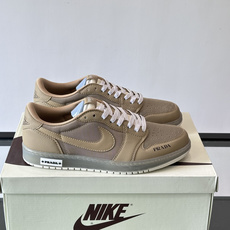 Nike和Prada联名运动鞋,灵感来自Air Jordan 1,撞色超吸睛,鞋面用透气网布+皮革拼接,舒适又耐穿✨。侧 Nike和Prada联名运动鞋,灵感来自Air Jordan 1,撞色超吸睛,鞋面用透气网布+皮革拼接,舒适又耐穿✨。侧