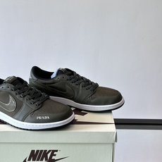 Nike和Prada联名运动鞋,灵感来自Air Jordan 1,撞色超吸睛,鞋面用透气网布+皮革拼接,舒适又耐穿✨。侧 Nike和Prada联名运动鞋,灵感来自Air Jordan 1,撞色超吸睛,鞋面用透气网布+皮革拼接,舒适又耐穿✨。侧