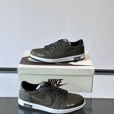 Nike和Prada联名运动鞋,灵感来自Air Jordan 1,撞色超吸睛,鞋面用透气网布+皮革拼接,舒适又耐穿✨。侧 Nike和Prada联名运动鞋,灵感来自Air Jordan 1,撞色超吸睛,鞋面用透气网布+皮革拼接,舒适又耐穿✨。侧