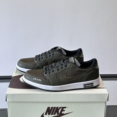 Nike和Prada联名运动鞋,灵感来自Air Jordan 1,撞色超吸睛,鞋面用透气网布+皮革拼接,舒适又耐穿✨。侧 Nike和Prada联名运动鞋,灵感来自Air Jordan 1,撞色超吸睛,鞋面用透气网布+皮革拼接,舒适又耐穿✨。侧