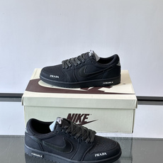 Nike和Prada联名运动鞋,灵感来自Air Jordan 1,撞色超吸睛,鞋面用透气网布+皮革拼接,舒适又耐穿✨。侧 Nike和Prada联名运动鞋,灵感来自Air Jordan 1,撞色超吸睛,鞋面用透气网布+皮革拼接,舒适又耐穿✨。侧