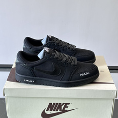 Nike和Prada联名运动鞋,灵感来自Air Jordan 1,撞色超吸睛,鞋面用透气网布+皮革拼接,舒适又耐穿✨。侧 Nike和Prada联名运动鞋,灵感来自Air Jordan 1,撞色超吸睛,鞋面用透气网布+皮革拼接,舒适又耐穿✨。侧