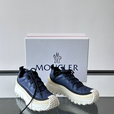 Moncler 蒙口男鞋运动鞋,透气科技布鞋面 + 锯齿纹厚底,鞋身有Moncler logo,鞋底有凸起防滑颗 Moncler 蒙口男鞋运动鞋,透气科技布鞋面 + 锯齿纹厚底,鞋身有Moncler logo,鞋底有凸起防滑颗