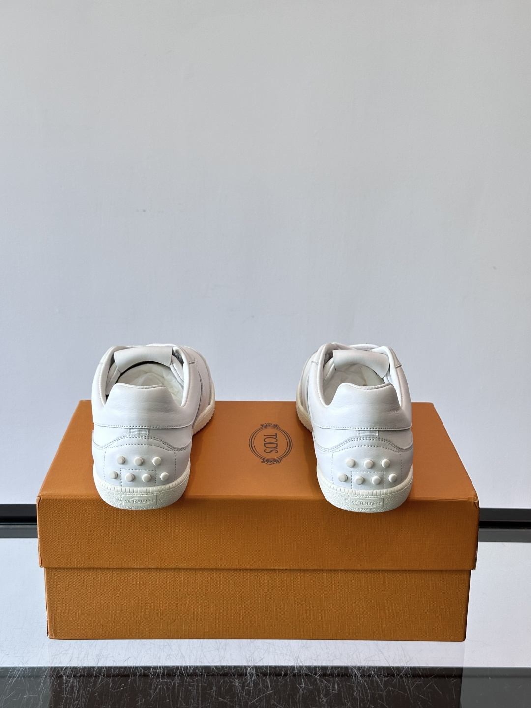 👟TODS男士休闲板鞋,意大利奢侈品牌出品,优质皮革鞋面+透气打孔设计,穿着舒适又实用✨。厚底结构有增高效果,缓震性能好 👟TODS男士休闲板鞋,意大利奢侈品牌出品,优质皮革鞋面+透气打孔设计,穿着舒适又实用✨。厚底结构有增高效果,缓震性能好