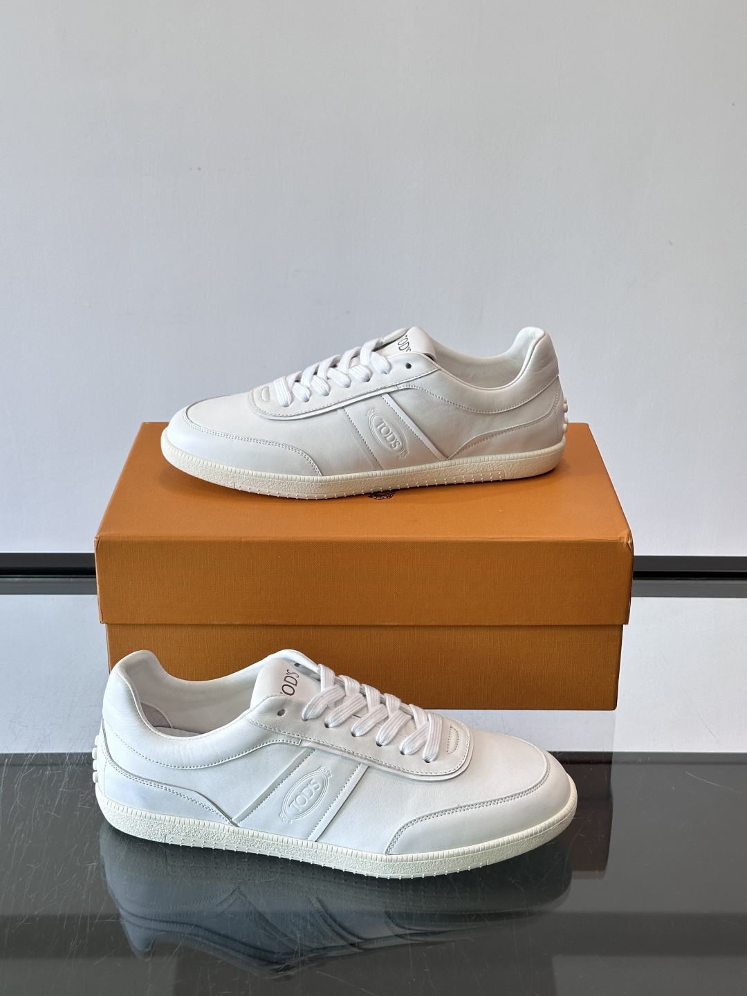👟TODS男士休闲板鞋,意大利奢侈品牌出品,优质皮革鞋面+透气打孔设计,穿着舒适又实用✨。厚底结构有增高效果,缓震性能好 👟TODS男士休闲板鞋,意大利奢侈品牌出品,优质皮革鞋面+透气打孔设计,穿着舒适又实用✨。厚底结构有增高效果,缓震性能好
