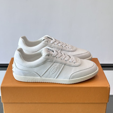 👟TODS男士休闲板鞋,意大利奢侈品牌出品,优质皮革鞋面+透气打孔设计,穿着舒适又实用✨。厚底结构有增高效果,缓震性能好 👟TODS男士休闲板鞋,意大利奢侈品牌出品,优质皮革鞋面+透气打孔设计,穿着舒适又实用✨。厚底结构有增高效果,缓震性能好