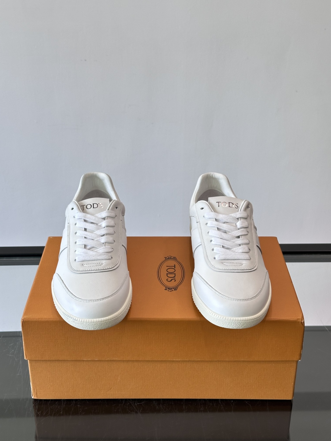 👟TODS男士休闲板鞋,意大利奢侈品牌出品,优质皮革鞋面+透气打孔设计,穿着舒适又实用✨。厚底结构有增高效果,缓震性能好 👟TODS男士休闲板鞋,意大利奢侈品牌出品,优质皮革鞋面+透气打孔设计,穿着舒适又实用✨。厚底结构有增高效果,缓震性能好