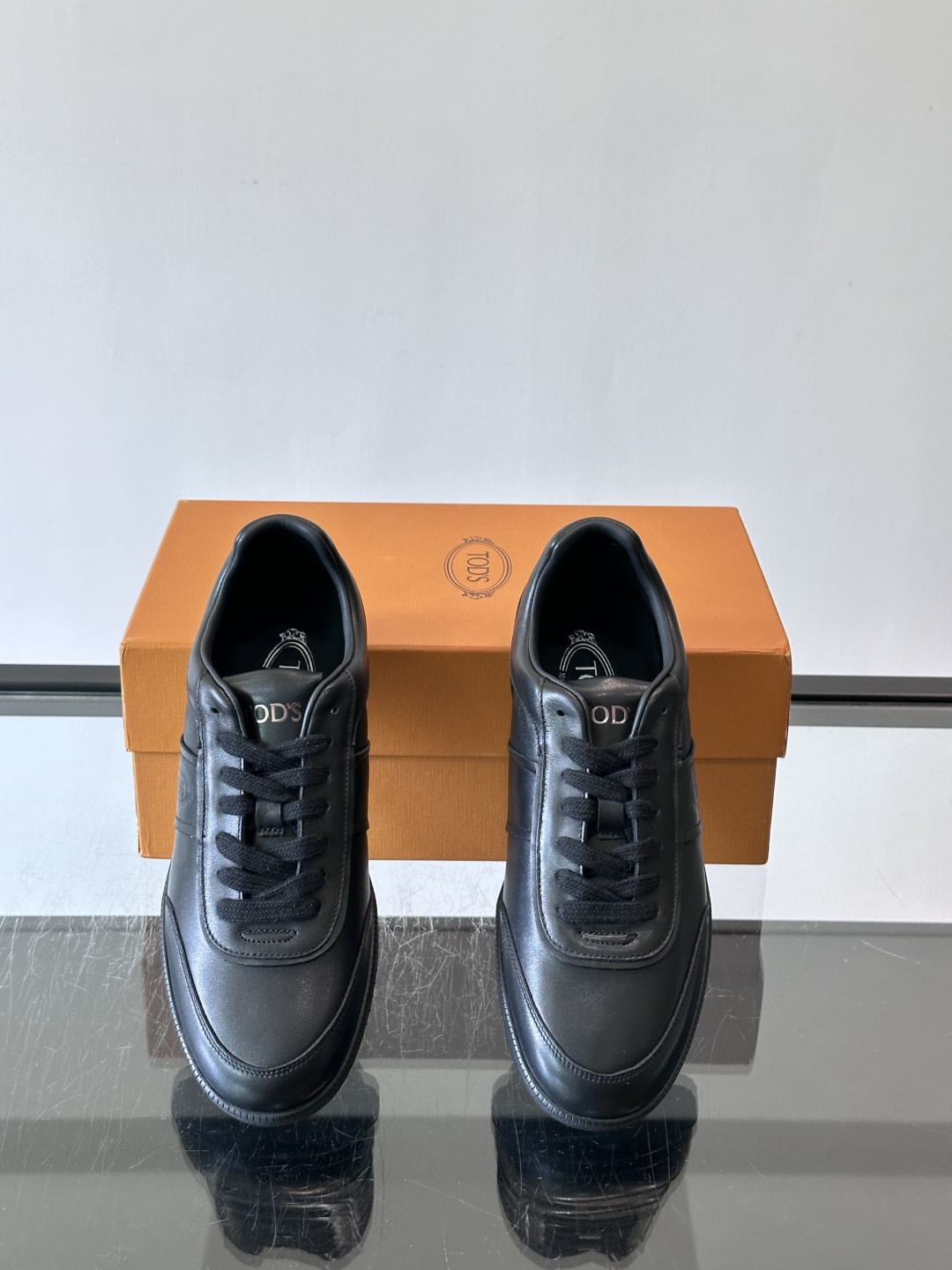 👟TODS男士休闲板鞋,意大利奢侈品牌出品,优质皮革鞋面+透气打孔设计,穿着舒适又实用✨。厚底结构有增高效果,缓震性能好 👟TODS男士休闲板鞋,意大利奢侈品牌出品,优质皮革鞋面+透气打孔设计,穿着舒适又实用✨。厚底结构有增高效果,缓震性能好