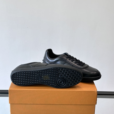 👟TODS男士休闲板鞋,意大利奢侈品牌出品,优质皮革鞋面+透气打孔设计,穿着舒适又实用✨。厚底结构有增高效果,缓震性能好 👟TODS男士休闲板鞋,意大利奢侈品牌出品,优质皮革鞋面+透气打孔设计,穿着舒适又实用✨。厚底结构有增高效果,缓震性能好