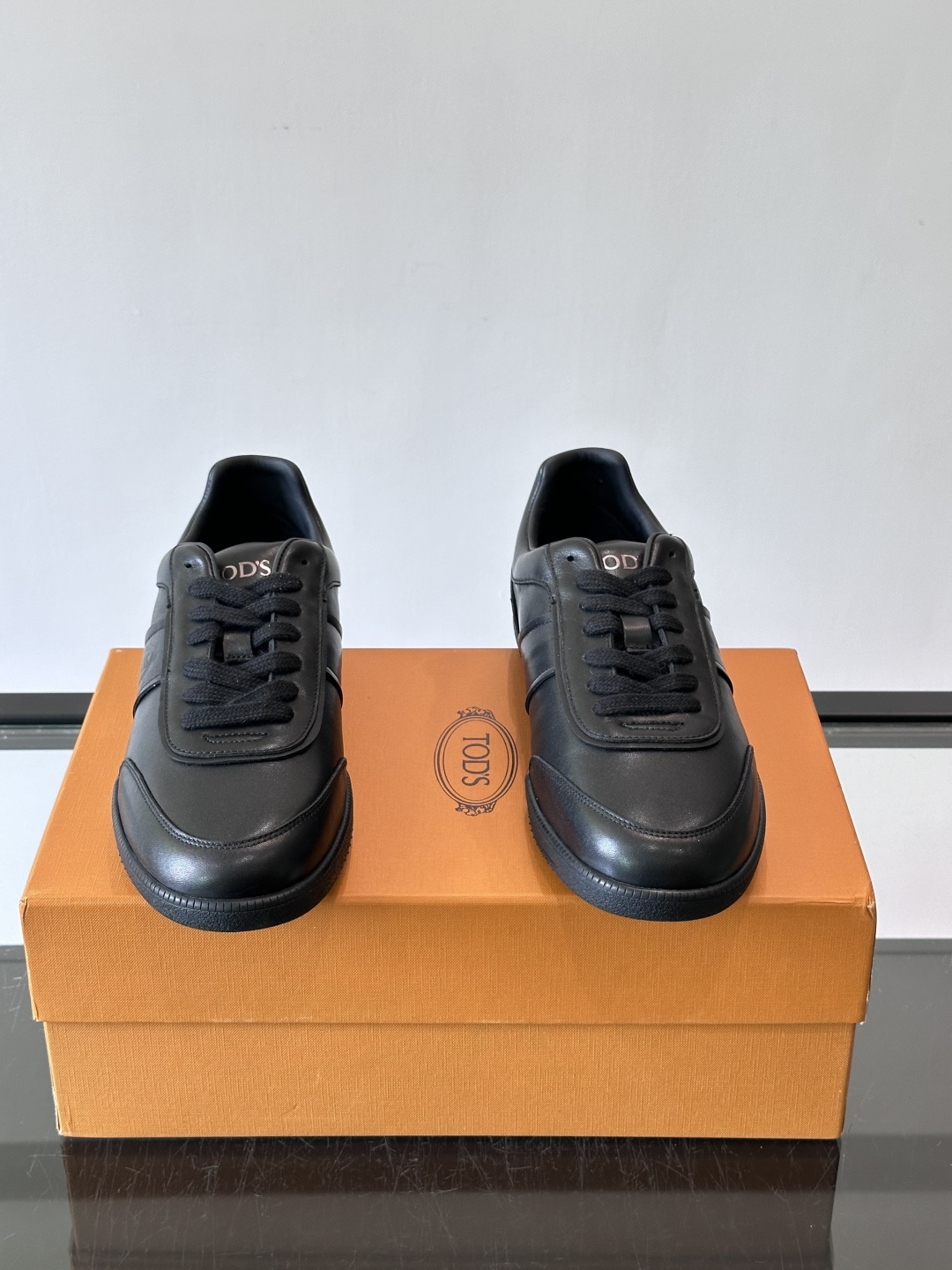 👟TODS男士休闲板鞋,意大利奢侈品牌出品,优质皮革鞋面+透气打孔设计,穿着舒适又实用✨。厚底结构有增高效果,缓震性能好 👟TODS男士休闲板鞋,意大利奢侈品牌出品,优质皮革鞋面+透气打孔设计,穿着舒适又实用✨。厚底结构有增高效果,缓震性能好
