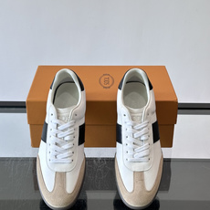 TODS男士德训鞋 👞经典德训鞋系列,麂皮鞋面柔软细腻,搭配标志性橡胶鞋底,舒适又耐用✨。EVA中底轻便缓震,长时 TODS男士德训鞋 👞经典德训鞋系列,麂皮鞋面柔软细腻,搭配标志性橡胶鞋底,舒适又耐用✨。EVA中底轻便缓震,长时