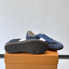 TODS男士德训鞋 👞经典德训鞋系列,麂皮鞋面柔软细腻,搭配标志性橡胶鞋底,舒适又耐用✨。EVA中底轻便缓震,长时 TODS男士德训鞋 👞经典德训鞋系列,麂皮鞋面柔软细腻,搭配标志性橡胶鞋底,舒适又耐用✨。EVA中底轻便缓震,长时